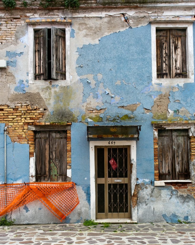 10 erreurs qui dévalorisent votre bien Visite Maison Peinture Vieille Immobilier Gard 819x1024