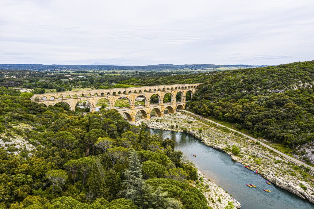 Vivre dans le Gard : 10 bonnes raisons de s’y installer en 2026 Le pont du Gard