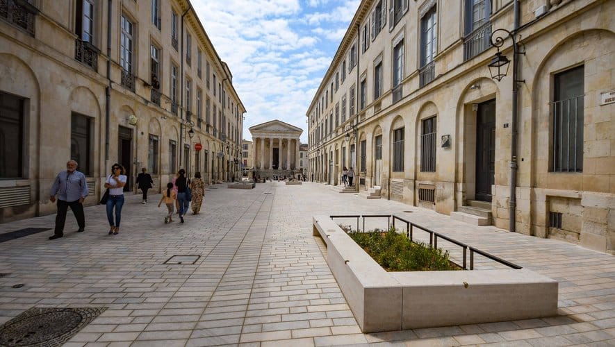 Vivre dans le Gard : 10 bonnes raisons de s’y installer en 2026 Centre-ville de Nîmes dans le Gard