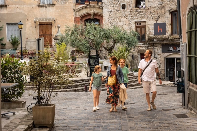 Télétravailler dans le Gard : 8 villes et villages pour travailler au soleil sans s’isoler Anduze aux portes des Cévennes dans le Gard