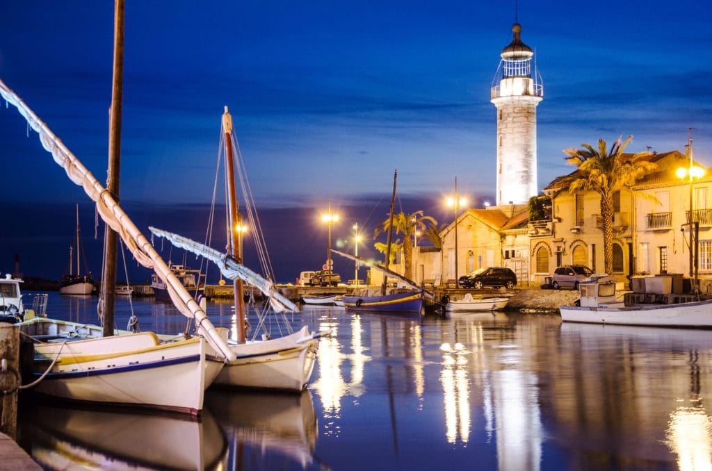 Télétravailler dans le Gard : 8 villes et villages pour travailler au soleil sans s’isoler Le Grau-du-Roi sur le littoral du Gard