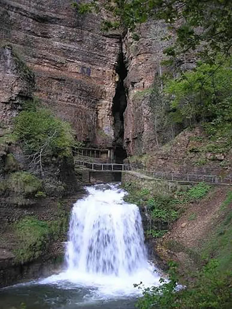 Films et publicités tournés dans le Gard : quand le département devient un décor Cévennes gardoises, décor du film Le Livre des solutions