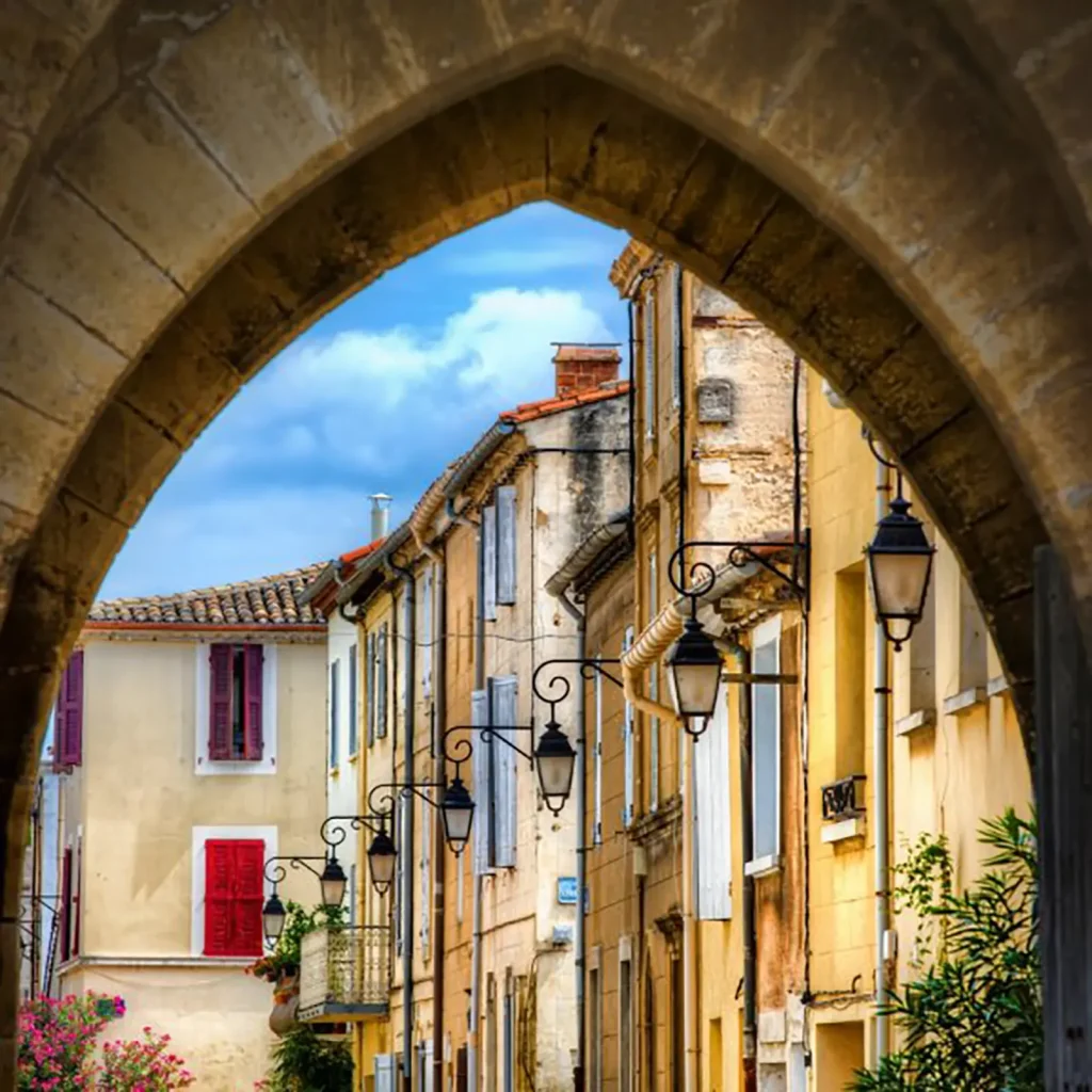 Location longue durée, meublée ou saisonnière : quelle stratégie choisir dans le Gard ? investissement locatif gard location aigues mortes