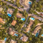 Maisons et immeubles résidentiels dans le Gard